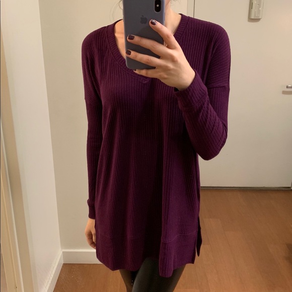 Plum Scoop V-neck - Picture 4 of 6